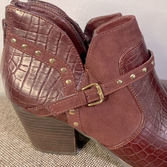 Bella Vita ankle booties, size 8 1/2N. - Picture 8 of 13